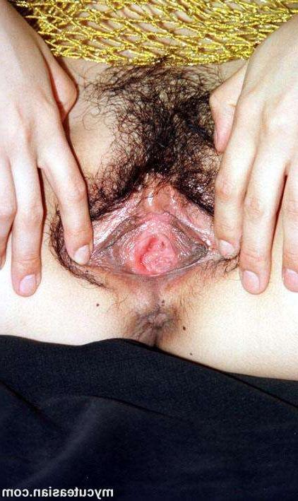 16P Japanese teen in Kimono opens her hairy pussy