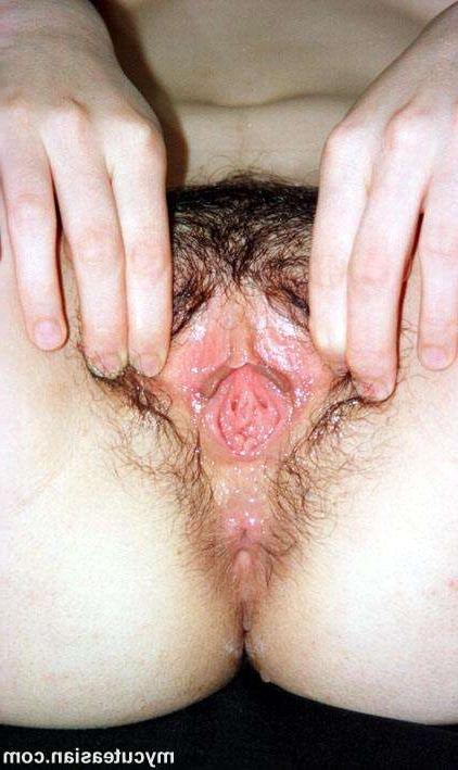 16P Japanese teen in Kimono opens her hairy pussy
