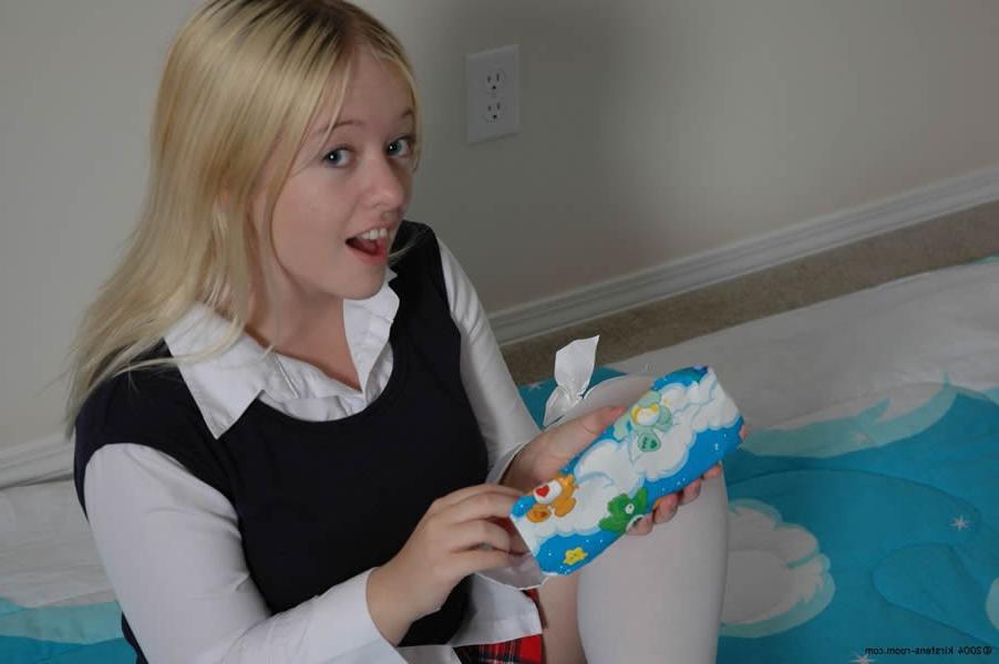 16P Blonde teen amateur plays with her new vibrator
