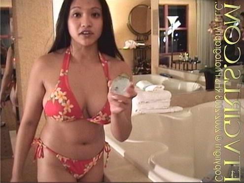 22P Beauty doing dildo in jacuzzi