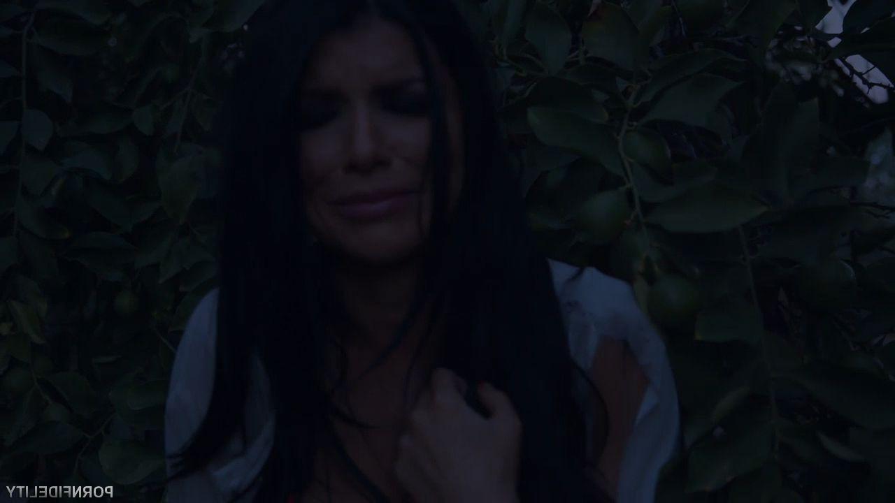 16P Kinky Romi Rain likes it a big rough