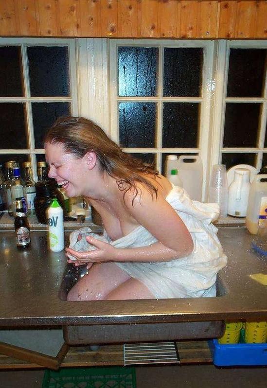 15P Drunk College Girls Flashing In A Local Public Bar