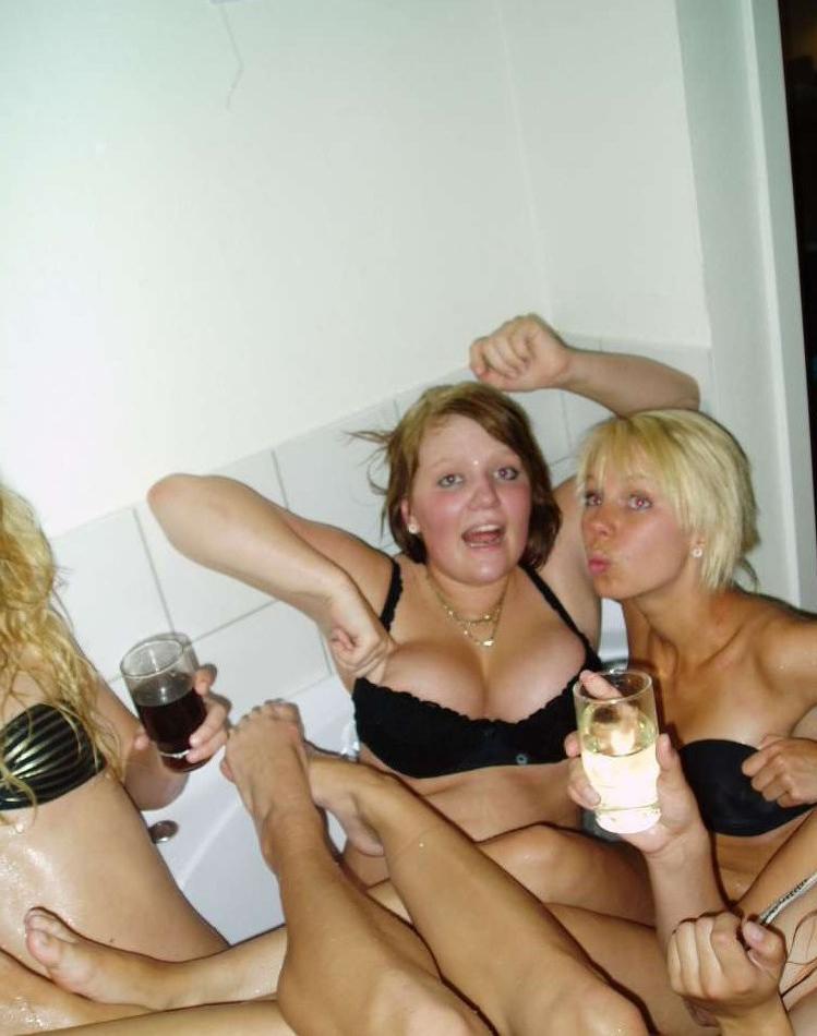 15P Drunken College Sorority Lesbian Bubble Bath Hot Girls Wild And Crazy