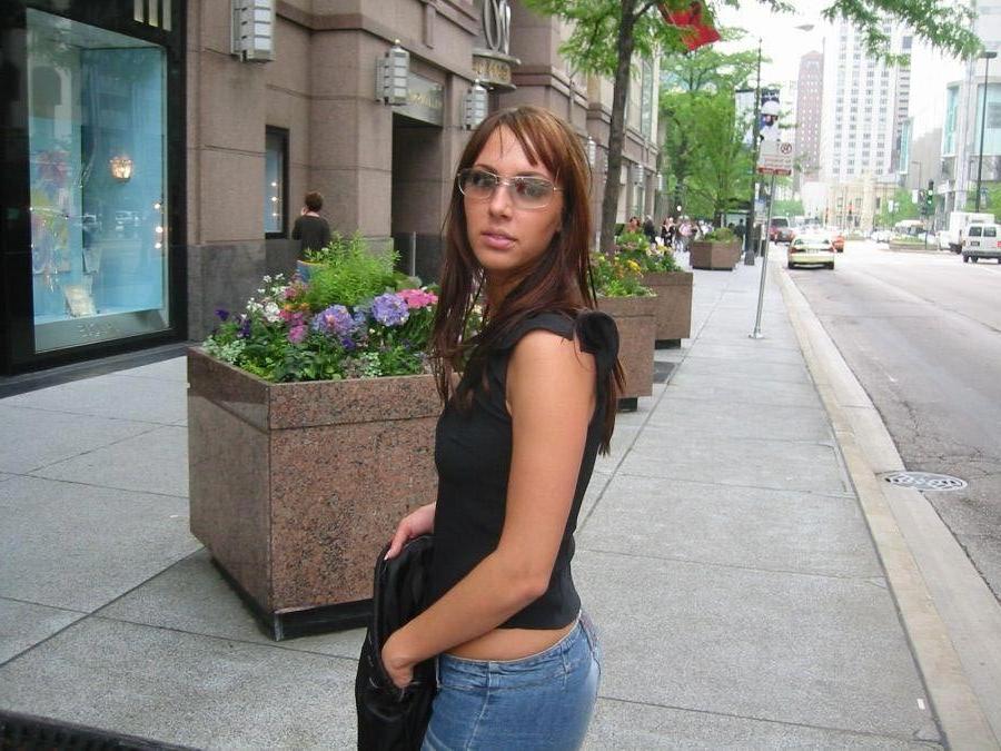 20P Amateur ex-girlfriend strips nude