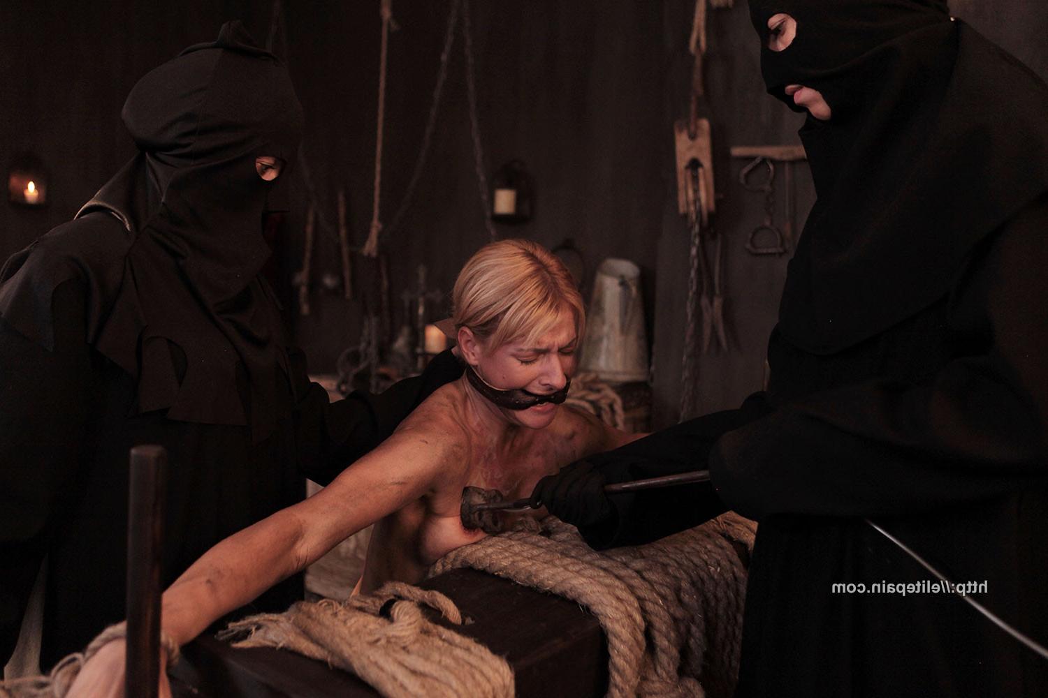 25P History of pain vintage torture and whipping in inquisition