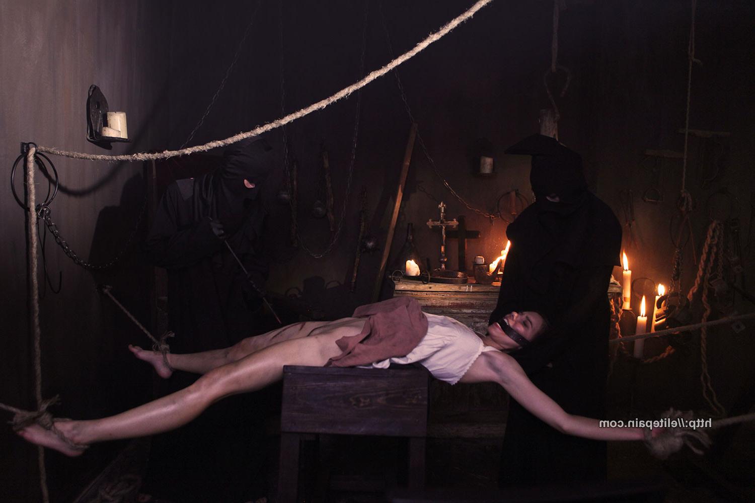 25P History of pain vintage torture and whipping in inquisition