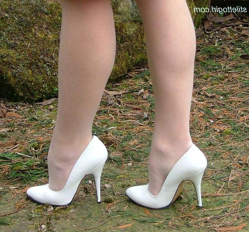 15P Leggy stiletto milf in stockings