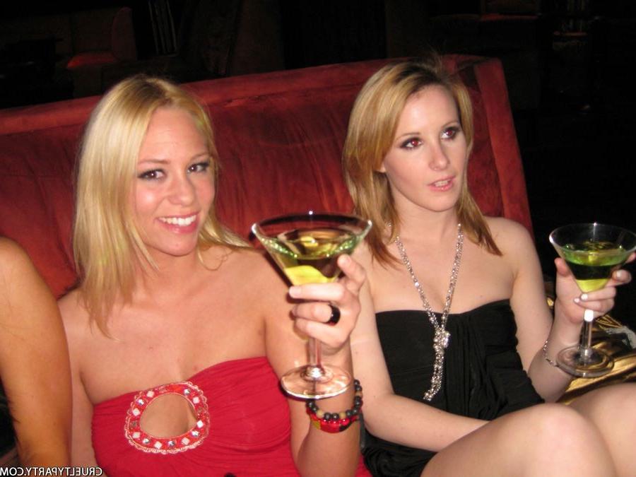 16P Aries Stone and her sluts dominating a stripper