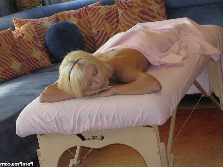 15P Hot blonde gets horny and fucks masseuse during massage