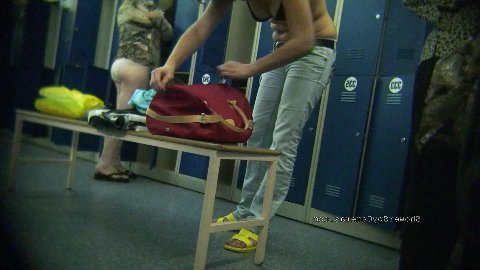 6P Real hidden camera in public locker room Location 5 Episode 002