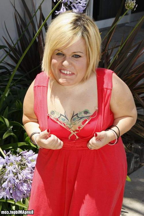 15P Blonde midget picks up a guy in the park to fuck at her home