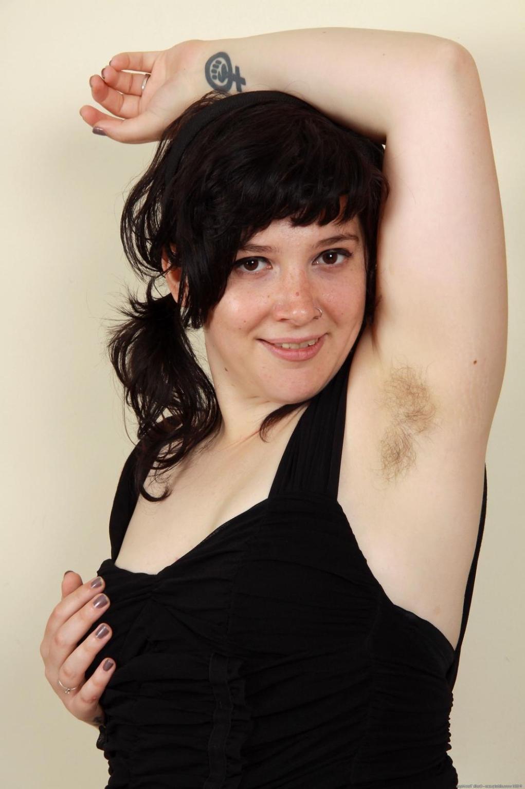 15P Hairy thick amateur Lola showing furry pussy
