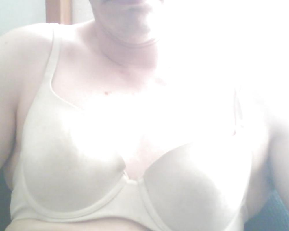 8P Wearing bra while masturbating