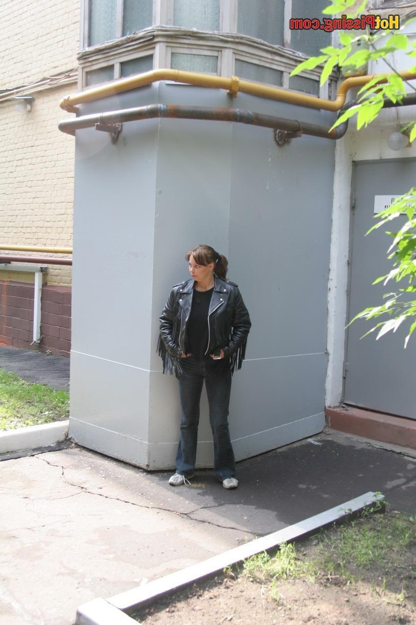 15P Girlfriend of a biker cannot resist nature call and pees in the street