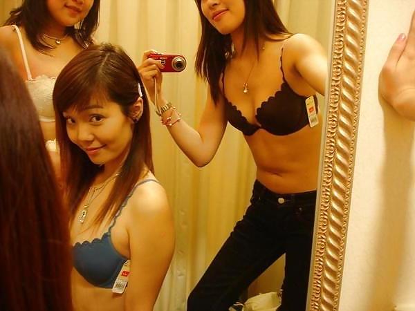 5P Fitting Room Girls