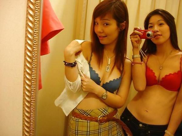 5P Fitting Room Girls
