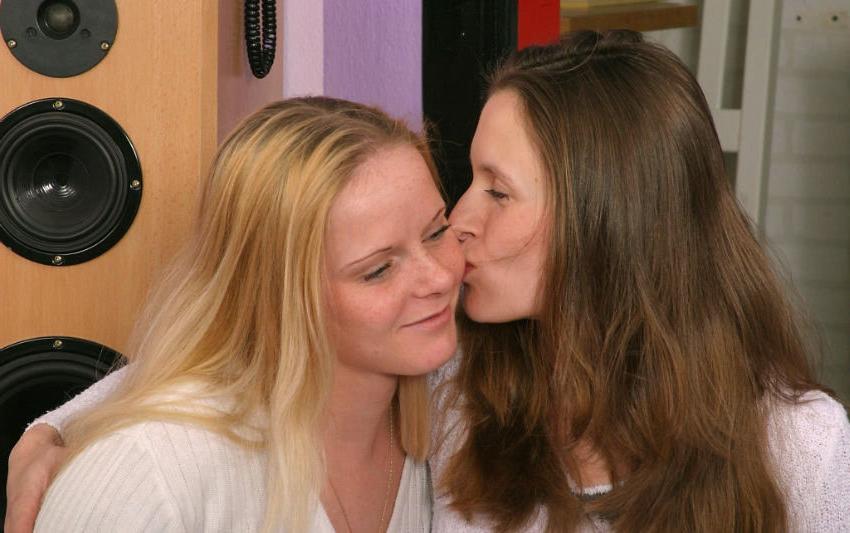 15P Lesbian pregnant chick hot fucking