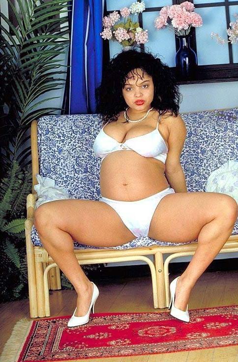 16P Horny busty pregnant babe loves teasing while posing naked