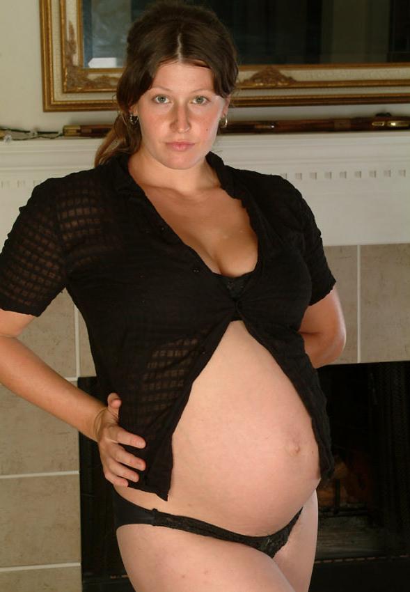 15P Awesome pregnant girl nude on floor