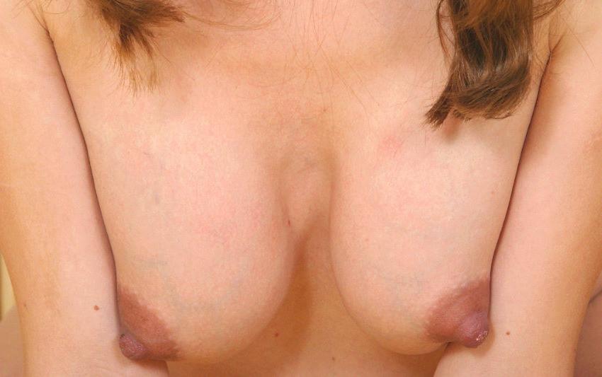 15P Gorgeous pregnant lady nude at home