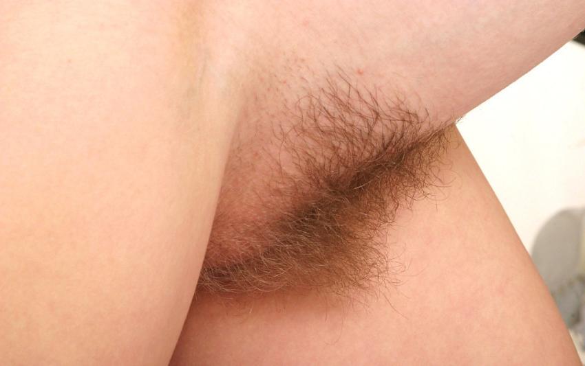 20P Pregnant cutie with golden vibrator