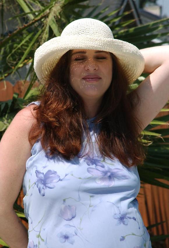 20P Redhead pregnant girl naked outdoor