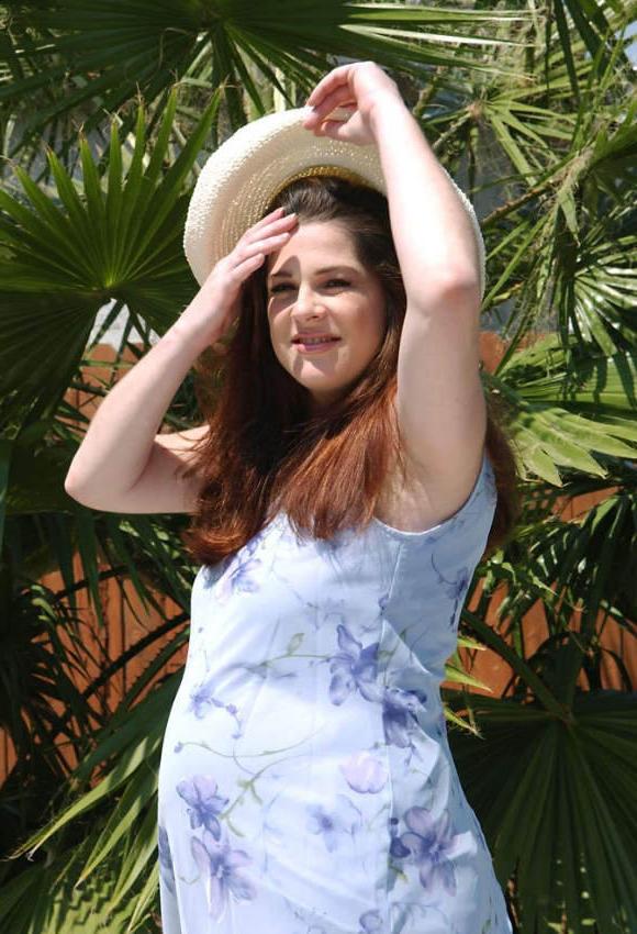20P Redhead pregnant girl naked outdoor