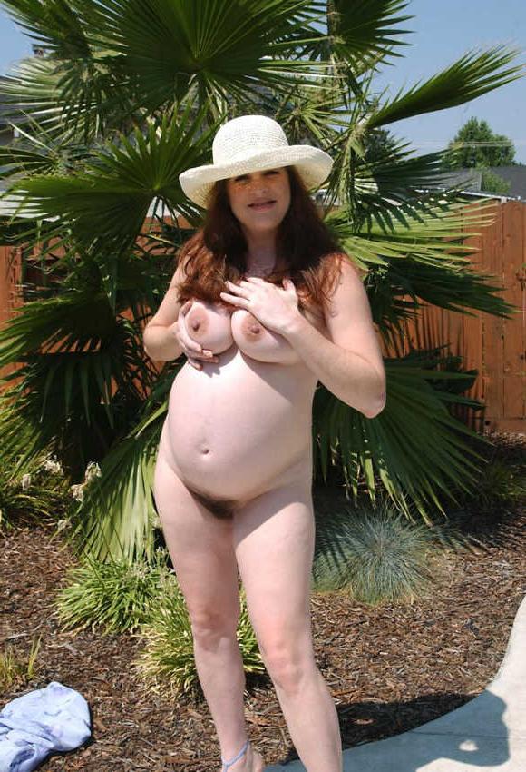 20P Pregnant lady spreading by the pool