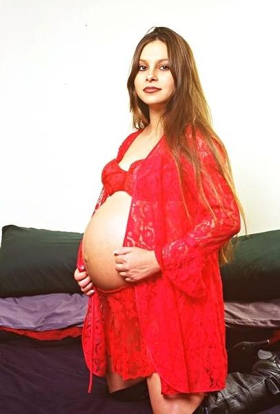 20P Hot Pregnant Babe