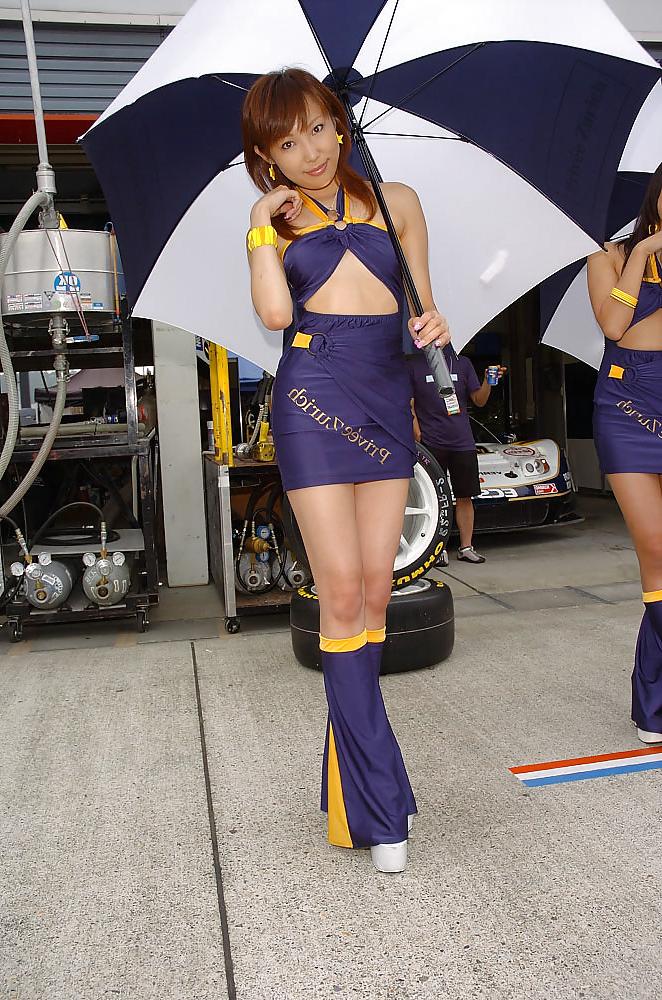 25P Japanese Race Queens-On The Track (1)
