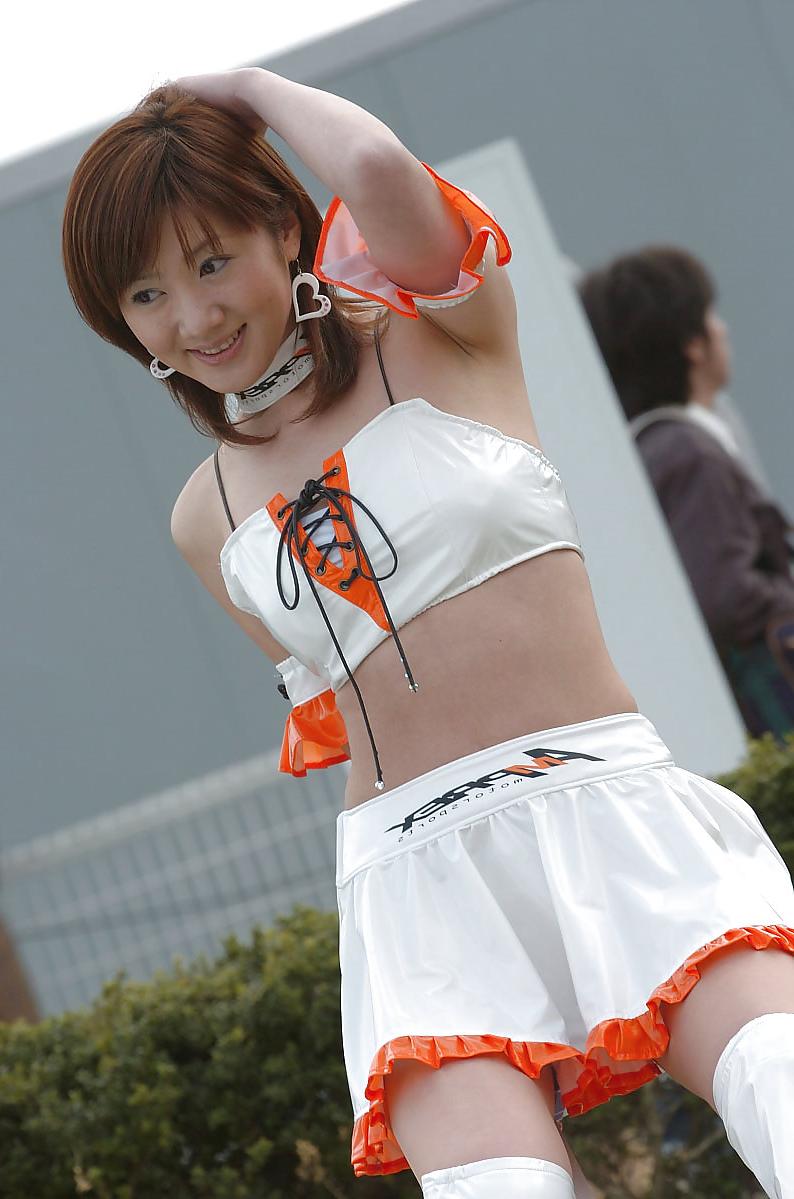 25P Japanese Race Queens-On The Track (1)