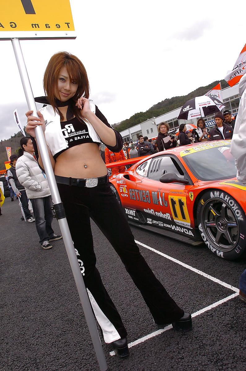 25P Japanese Race Queens-On The Track (1)