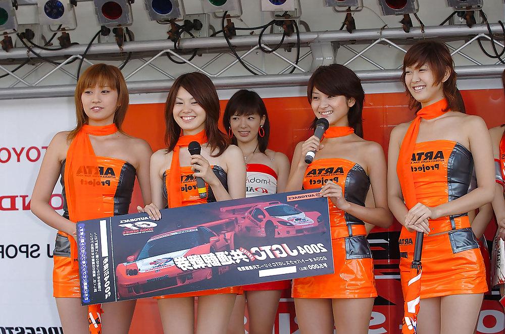 25P Japanese Race Queens-On The Track (1)