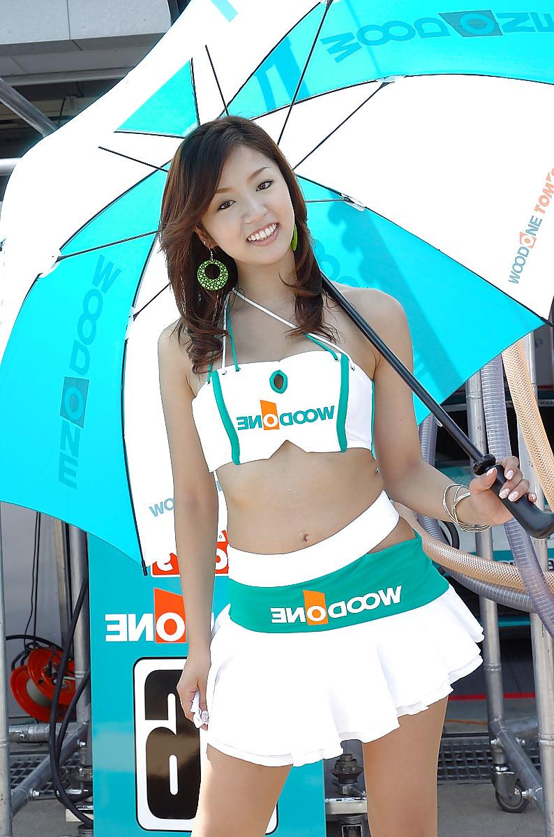 25P Japanese Race Queens-On The Track (1)