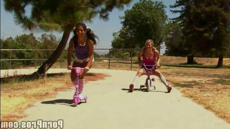 16P Two teen whores fucking a guy with ass and pussy