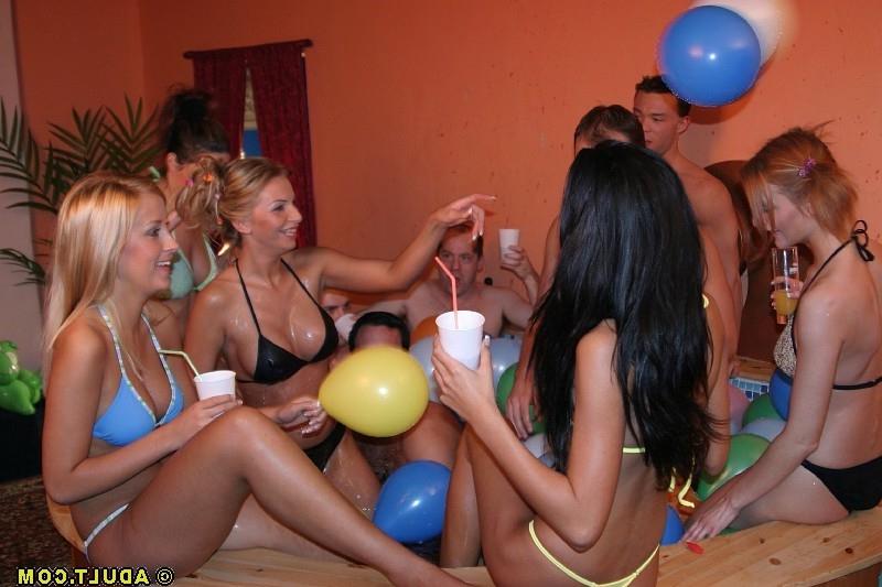 16P Some people have a sex party in a jacuzzi