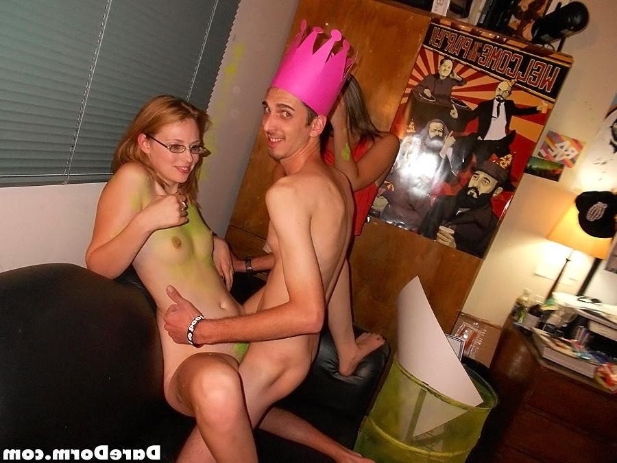 15P Amateur college freshmen students party and fuck in dorm room