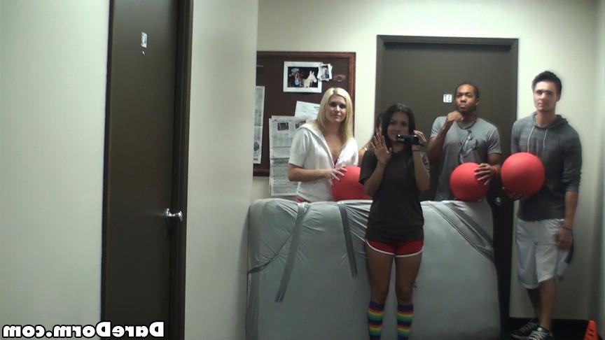 12P Check out this hot fucking real amateur dorm room girl party hot real college fu