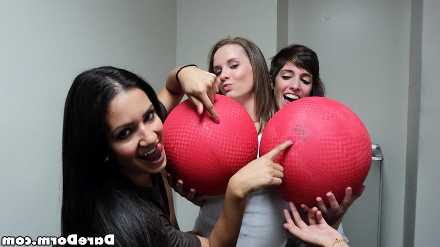 12P Check out this hot fucking real amateur dorm room girl party hot real college fu