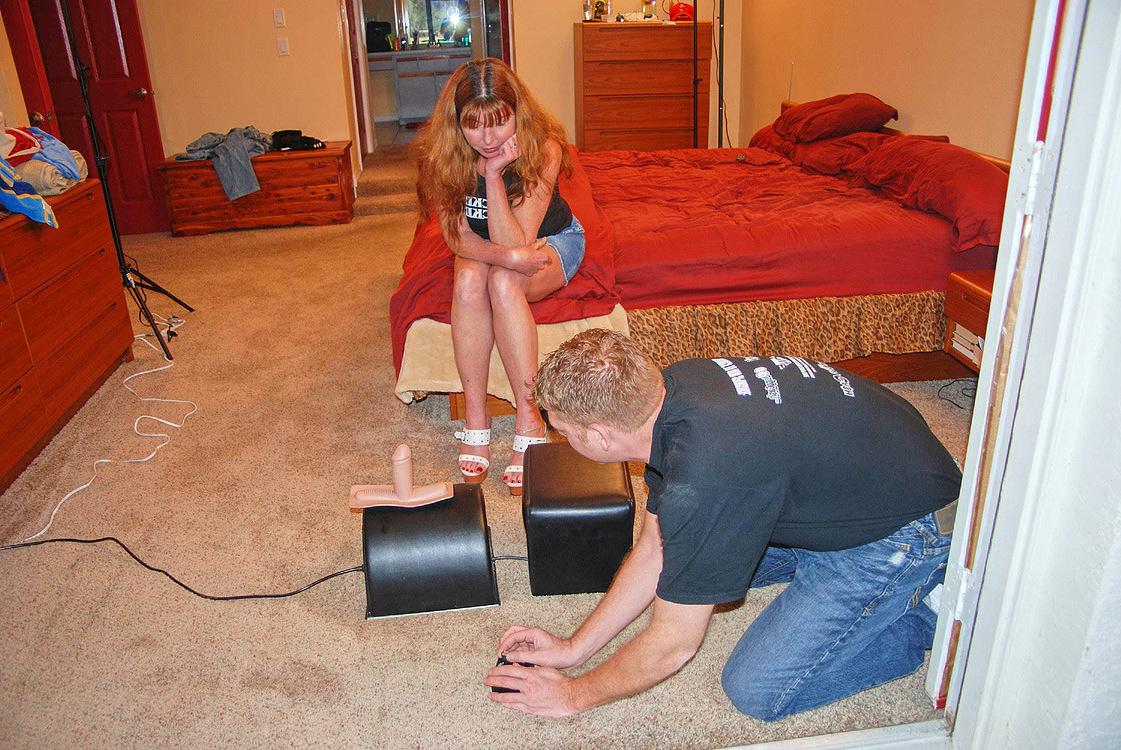 15P Dee Fucks The Sybian Salesman