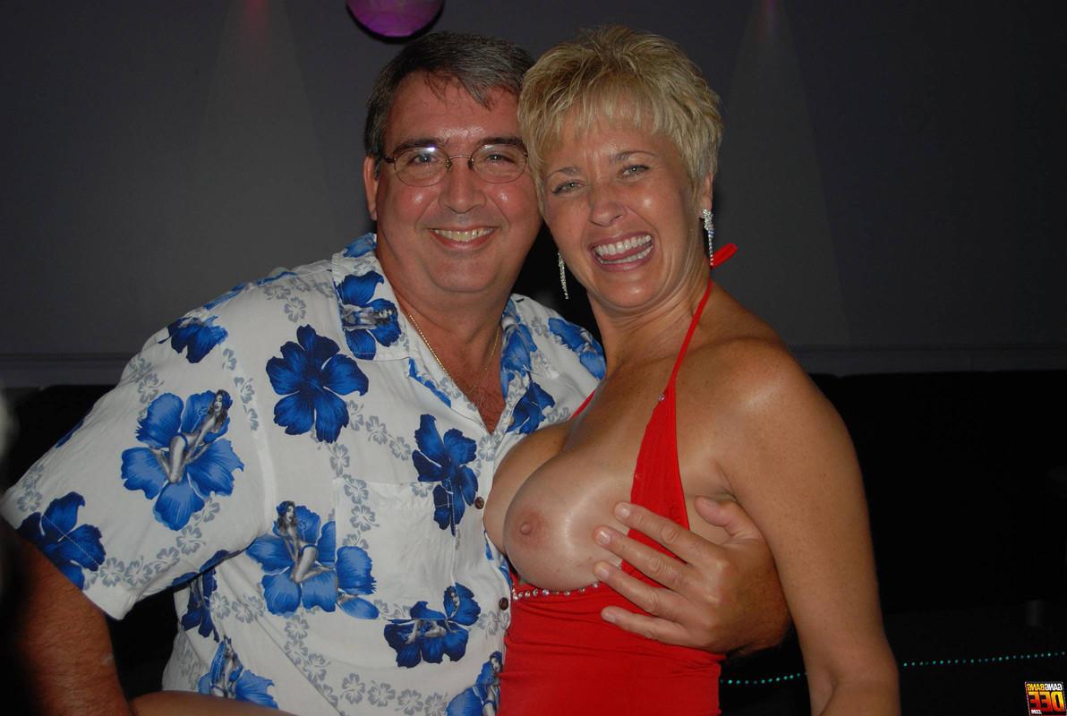 15P Photos from Dee's September 2010 members bar meet and greet