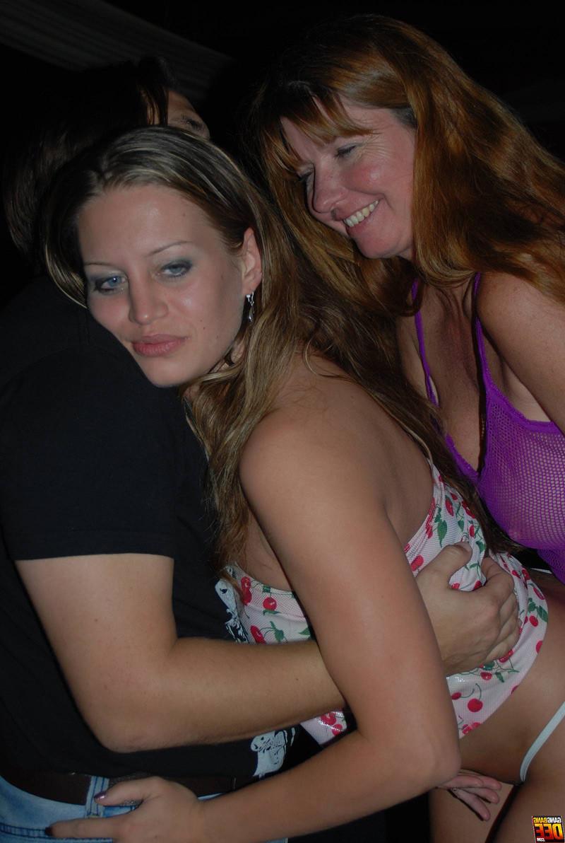 15P Photos from Dee's September 2010 members bar meet and greet