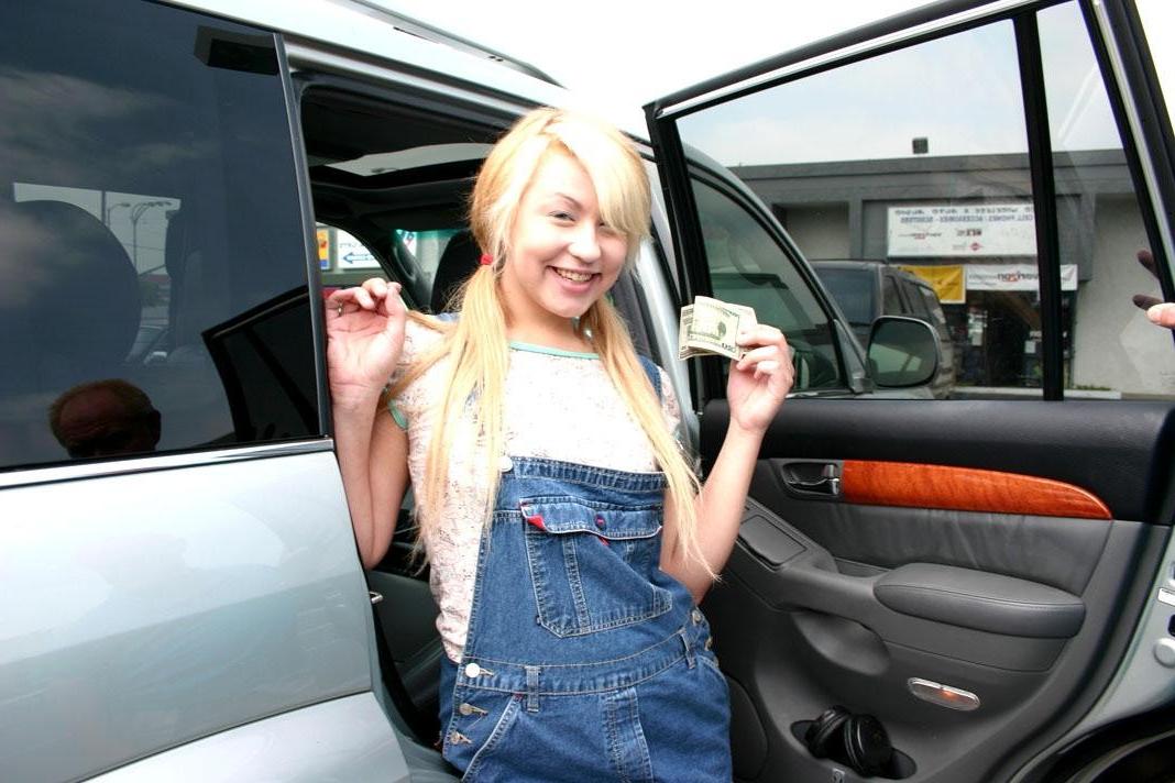 16P White trash trailer park chick fucks strangers for money