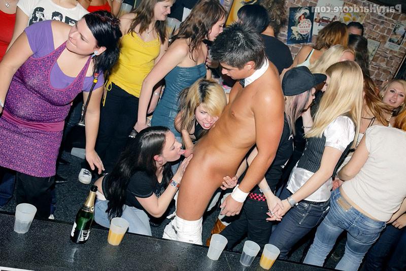 16P Party at the male stripclub with horny drunk babes