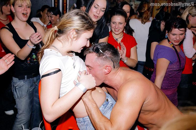 16P Party at the male stripclub with horny drunk babes