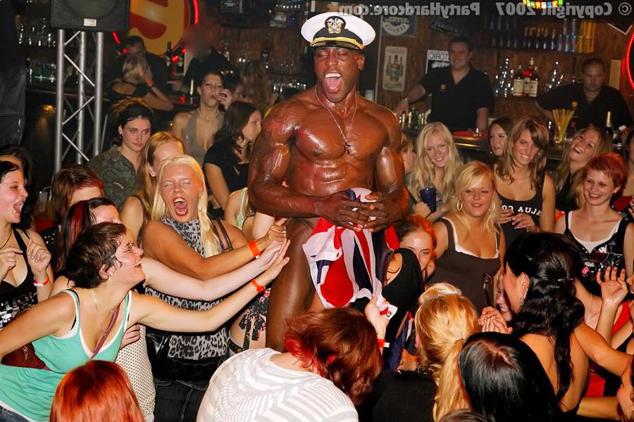 11P Drunk women go crazy for big black male stripper