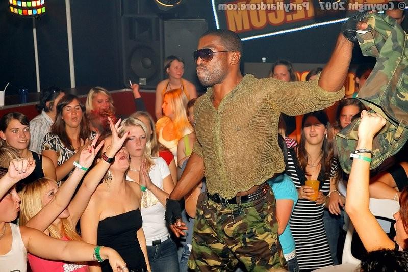 20P Military strippers coax babes into giving them head at amateur CFNM party