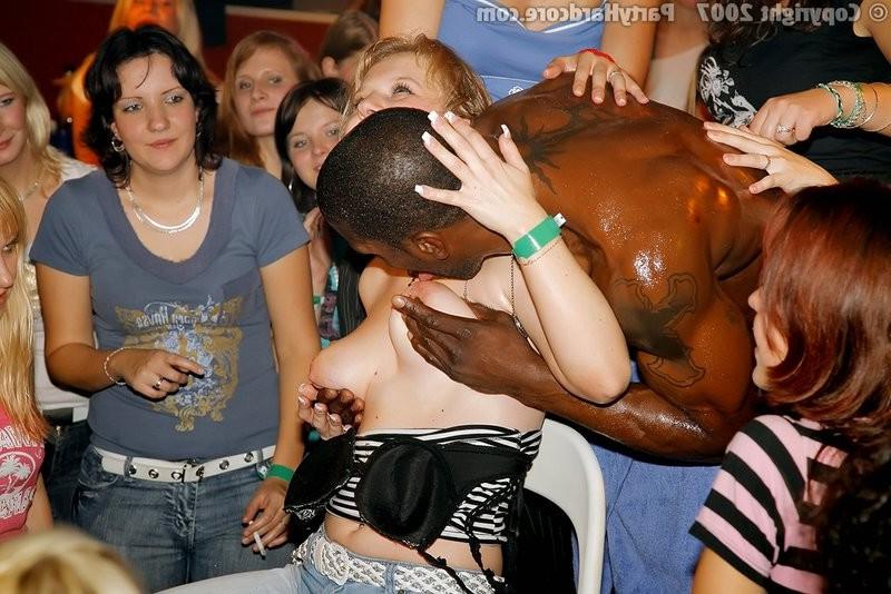 20P Military strippers coax babes into giving them head at amateur CFNM party