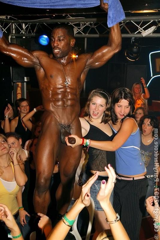 20P Military strippers coax babes into giving them head at amateur CFNM party