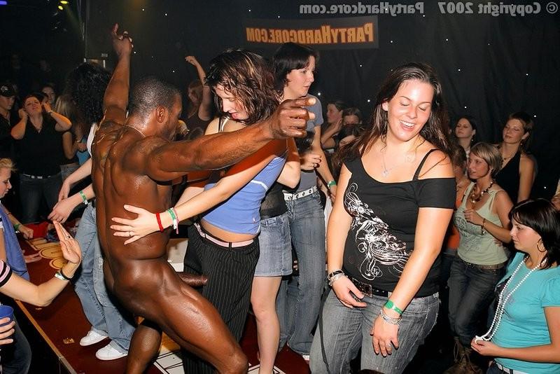 20P Military strippers coax babes into giving them head at amateur CFNM party